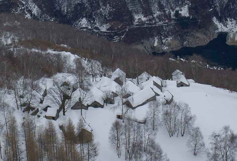#8 Vue plongeante sur Porchesio, Mergoscia et le lac  Vue plongeante sur Porchesio, Mergoscia et le lac