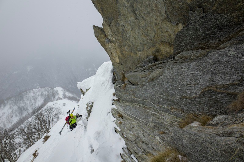 #10 Le crux sur l Le crux sur l'arête : gros brassage au-dessus d'une pente chargée