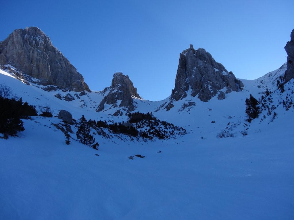 Vers le col des Aiguilles le matin