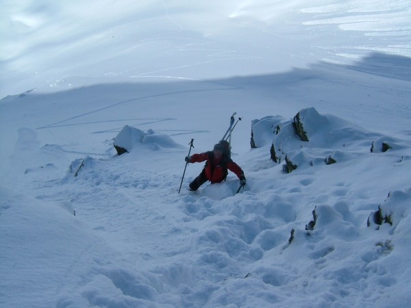 Montée au Autannes : Moms super à l'aise sur les rochers ....