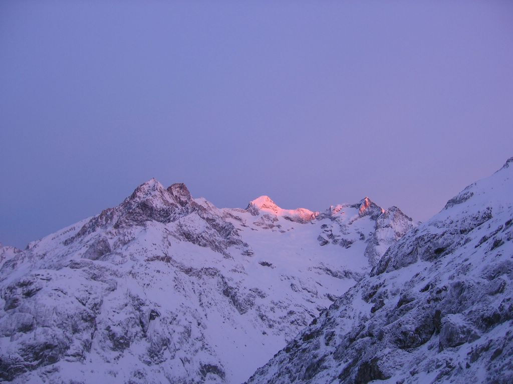 #1 Bonnepierre : Lever de soleil matinal. IL faut aller vite pour cette face... Bonnepierre : Lever de soleil matinal. IL faut aller vite pour cette face...