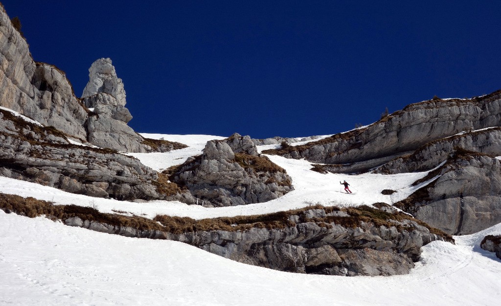 Une skieuse dans le passage expo...