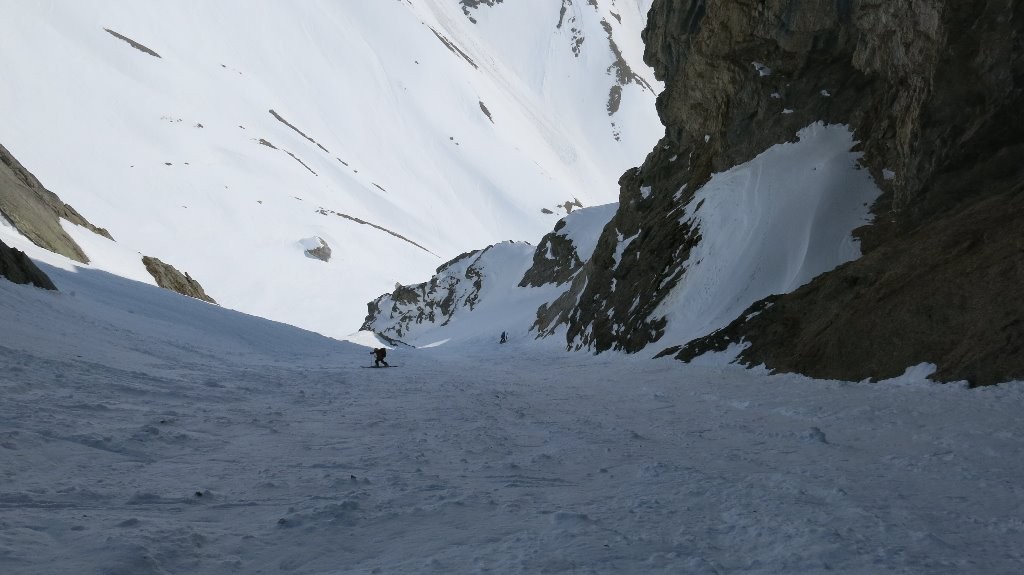 Montée tranquille, les filles suivent