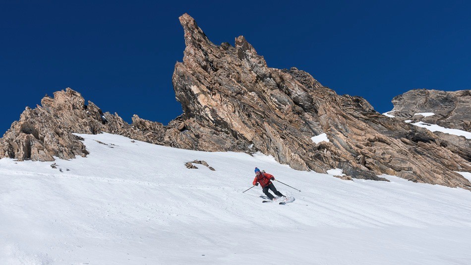 Un court passage de neige vaguement décaillée