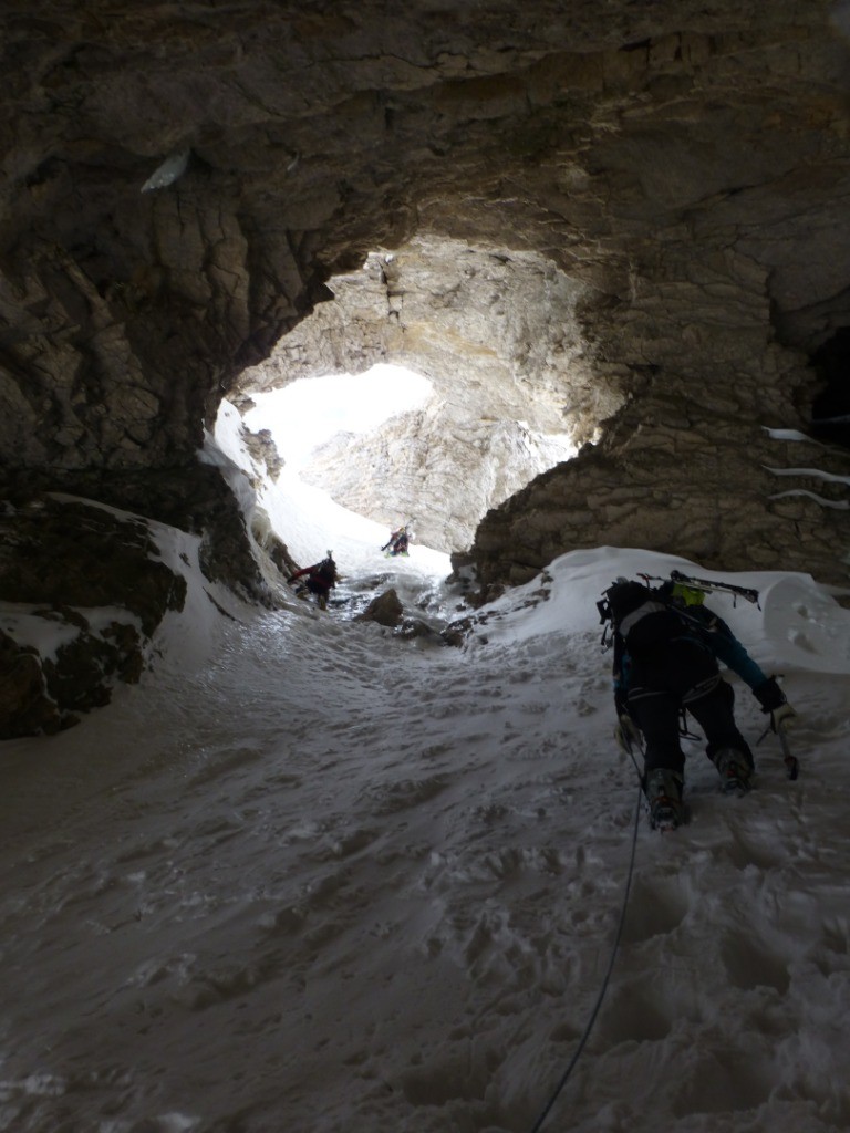 Et sa se redresse sur la gauche pour le passage de la cascade !