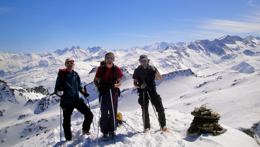 Christophe, Nico et Laurent au sommet du Rocher Badon et en fond d'écranc les aiguilles d'Arves et la Meije :)