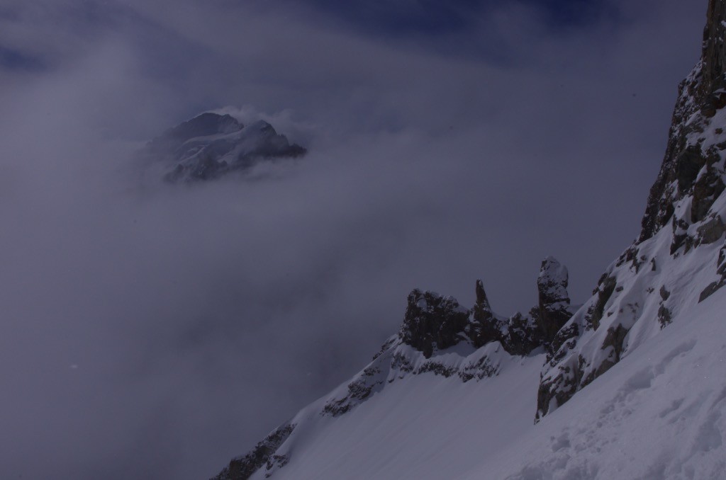 #19 La Barre émerge de ses nuages, en montant à la Casse Déserte La Barre émerge de ses nuages, en montant à la Casse Déserte