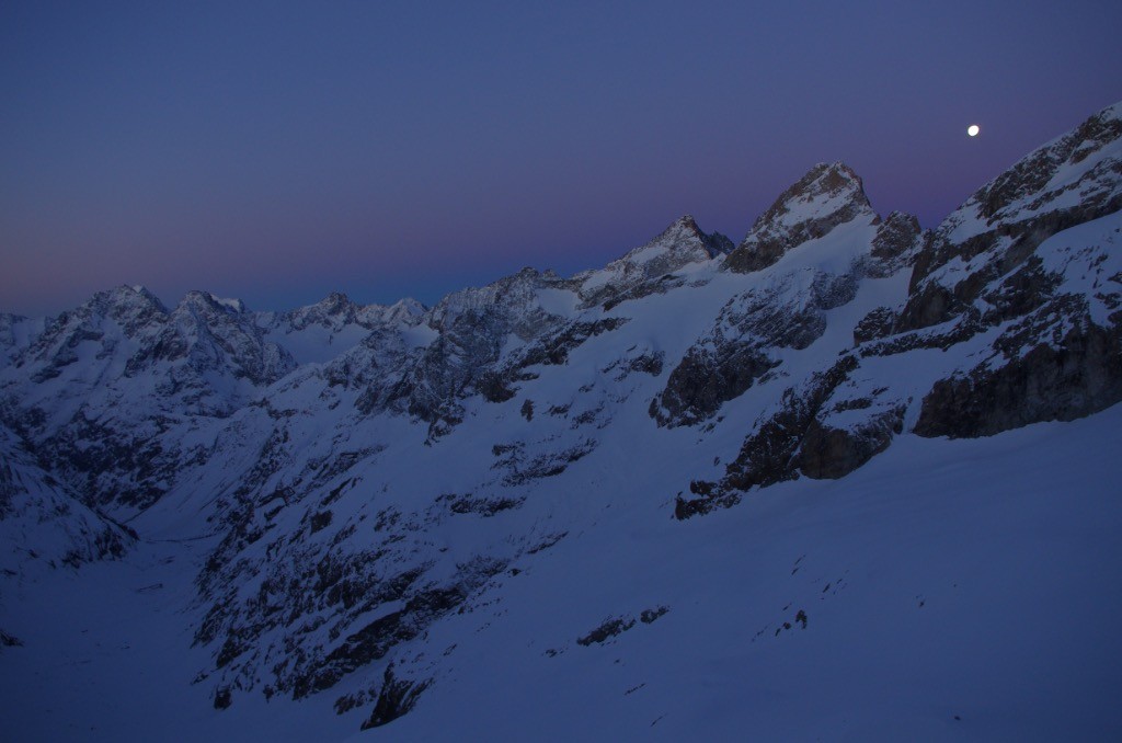 Le classique lever de soleil et coucher de lune depuis le Promontoire