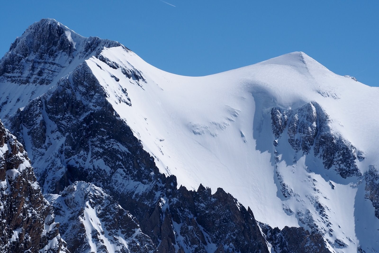 Quelques skieurs dans les Grands Couloirs.