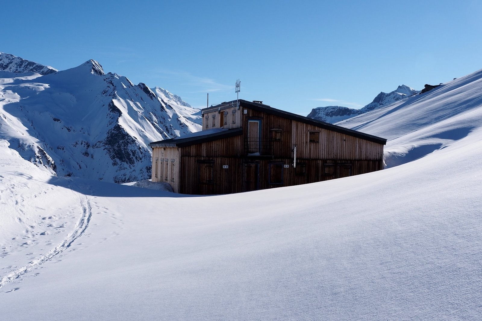 Refuge du Plan des Gouilles (2350 m).