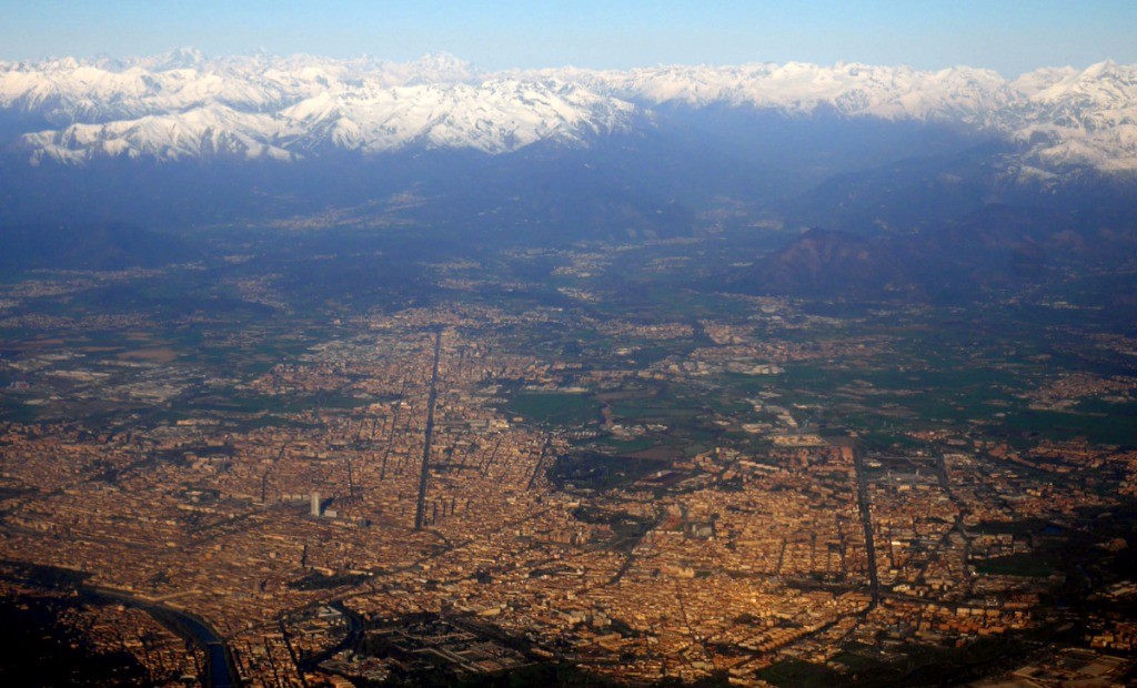 #1 Turin, LA capitale des Alpes. Val de Suze juste derrière, les plus perspicaces reconnaîtront les hauts sommets du Dauphiné au fond. Turin, LA capitale des Alpes. Val de Suze juste derrière, les plus perspicaces reconnaîtront les hauts sommets du Dauphiné au fond.