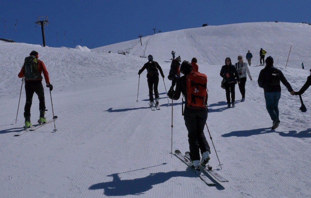 Au milieu des touristes déposés par le téléphérique et un peu désorientés par toute cette neige.