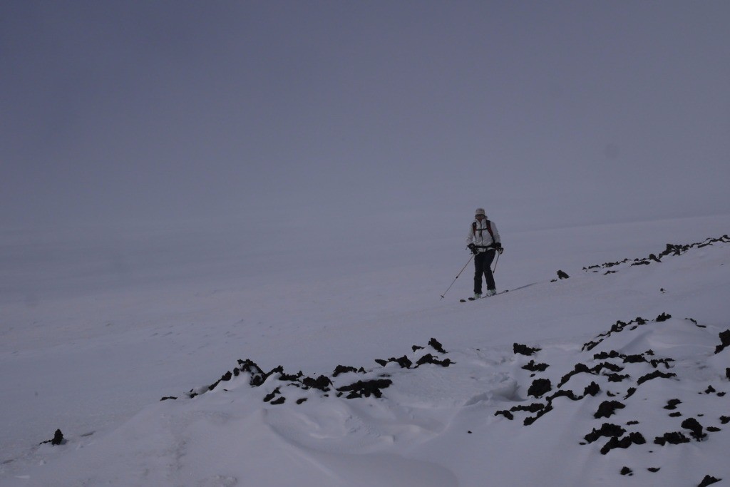 Plongée dans les nuages pour la descente, nous naviguons d'éclaircies en éclaircies 