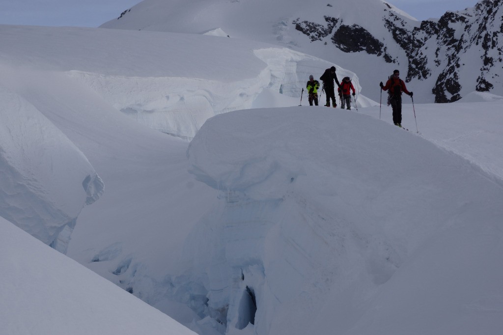 #14 Crevasses en montant à l Crevasses en montant à l'abeni flue