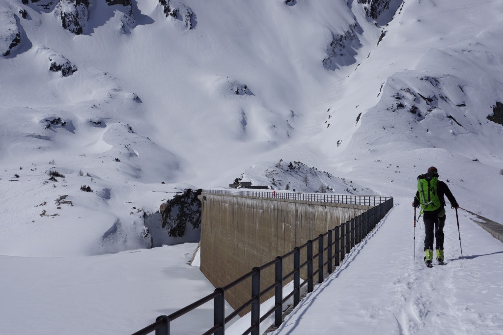 traversée sur le barrage