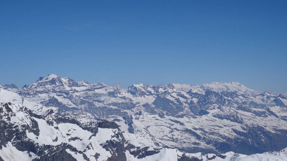#13 Grand Paradis, Cervin, Mont Rose... La Suisse et l Grand Paradis, Cervin, Mont Rose... La Suisse et l'Italie à portée de main.