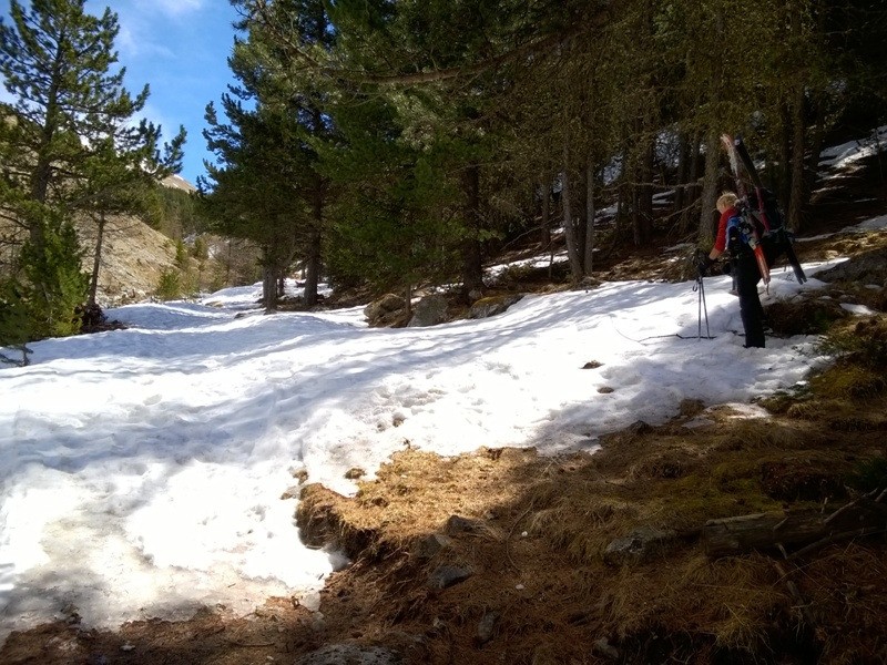 début du portage pour la descente sur le sentier.