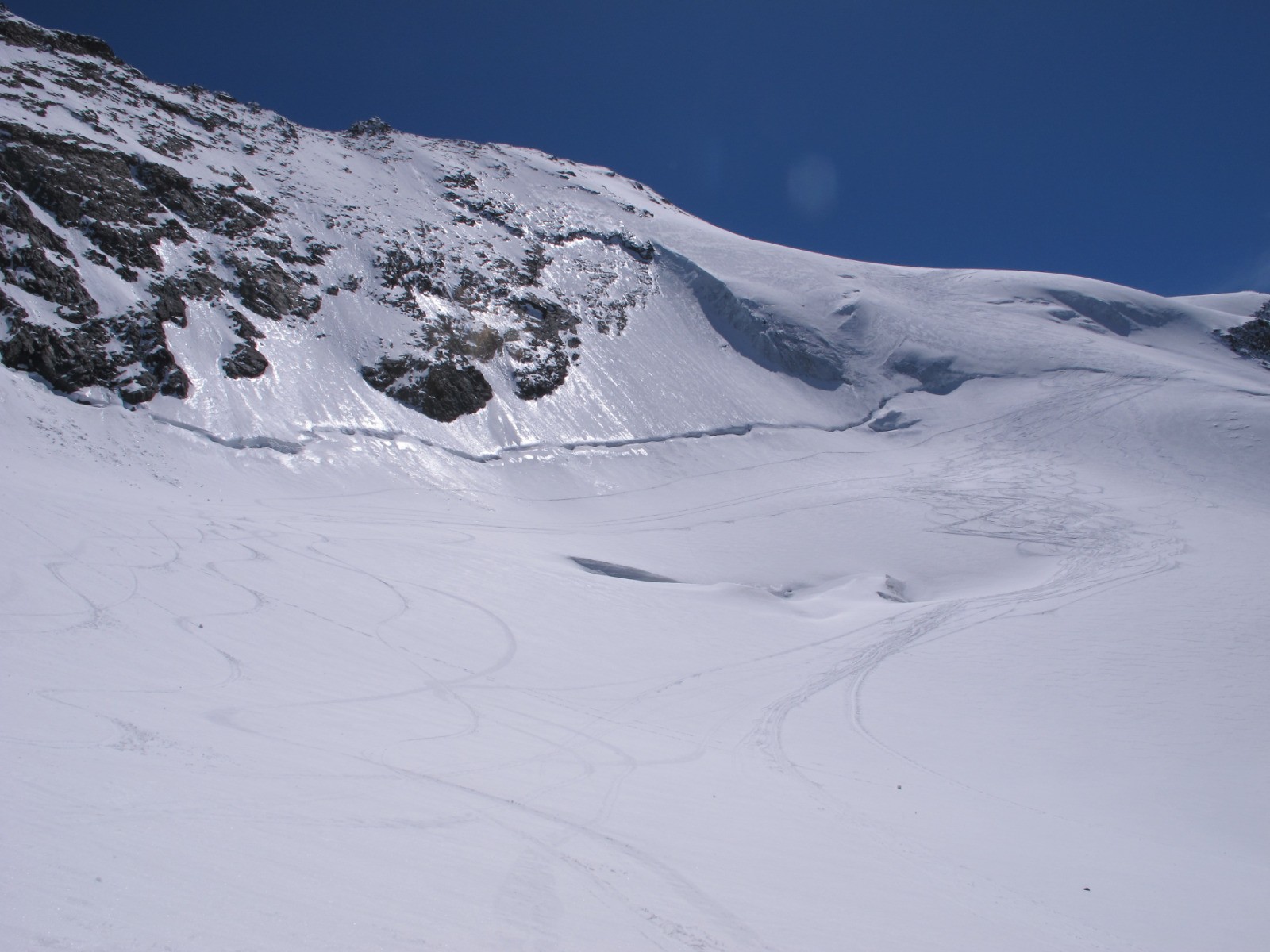 #28 Mont Pourri - Directe NW et voie normale de descente à droite Mont Pourri - Directe NW et voie normale de descente à droite