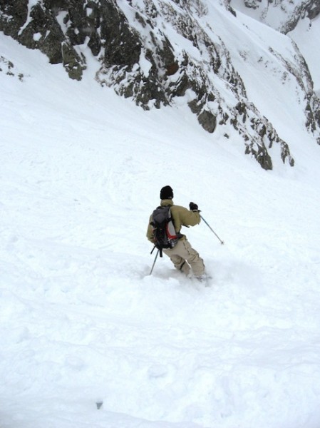 #2 JY à la descente du couloir : Une neige pas mal du tout sur le haut... JY à la descente du couloir : Une neige pas mal du tout sur le haut...
