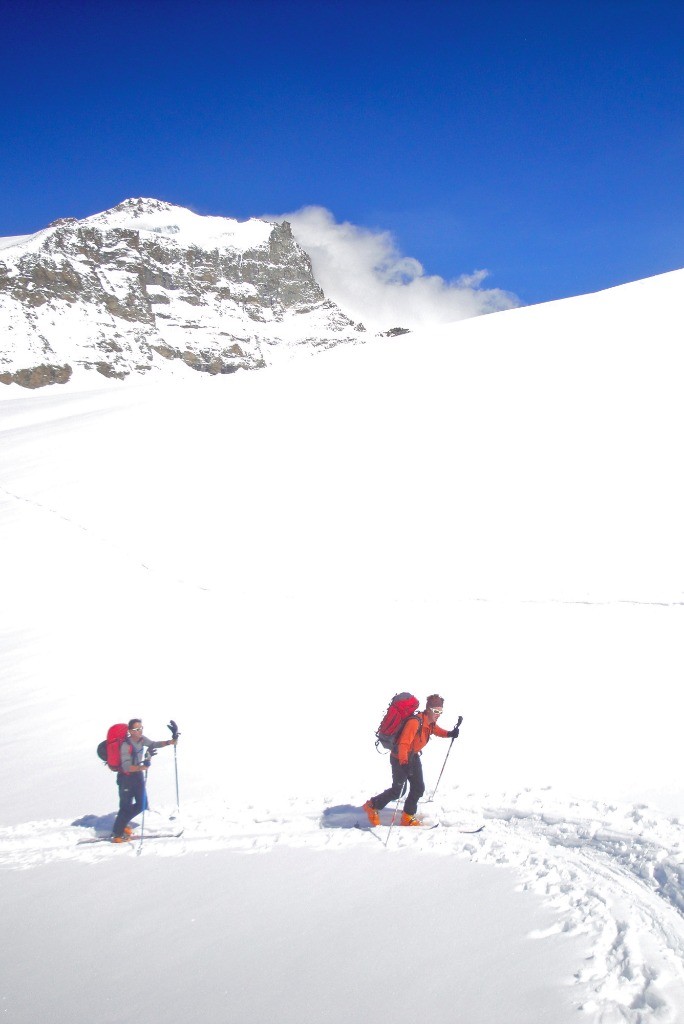 Remontée vers le glacier de Monciair sous l'oeil du Gd Paradis