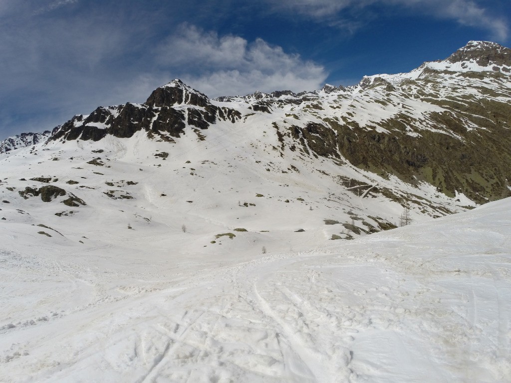 Vallon de S Bernolfo, très skié aujourd'hui, l'enneigement a bien diminué en une semaine