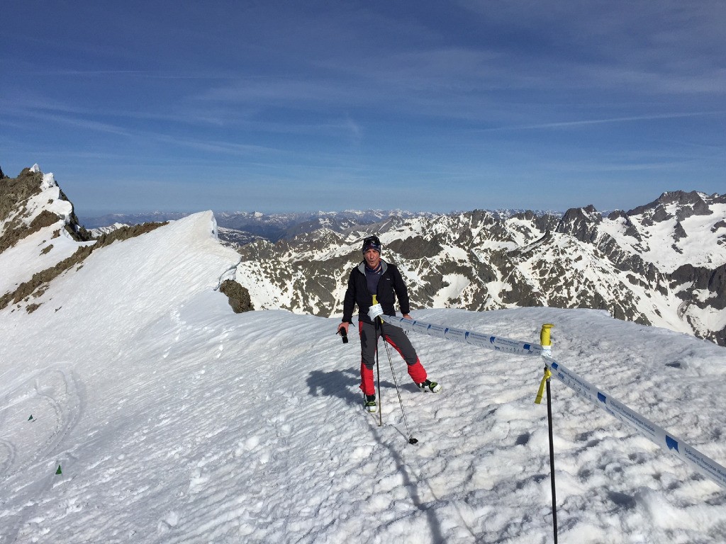#29 Marco à l Marco à l'arrivée au balcon du Gélas, les conditions météo parfaites lui donnent le sourire