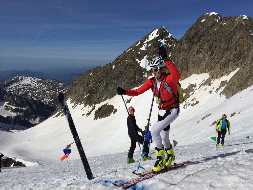 #33 Julien Borgogno arrive le 1er au sommet, 5H après avoir quitté le bord de mer Julien Borgogno arrive le 1er au sommet, 5H après avoir quitté le bord de mer