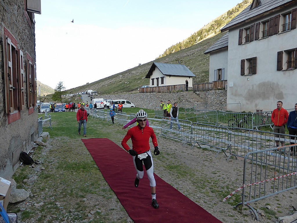 #7 Julien vole pour rattraper son retard Julien vole pour rattraper son retard