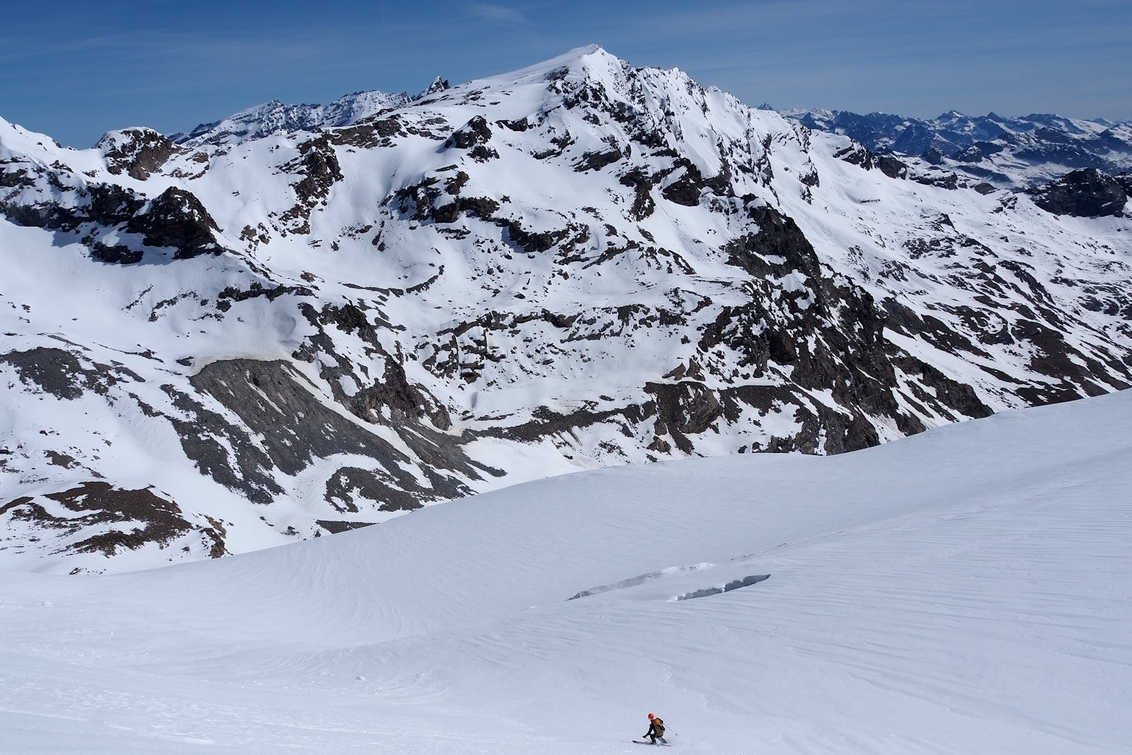 Du glacier Tonini, on découvre juste en face, la suite de l'itinéraire.