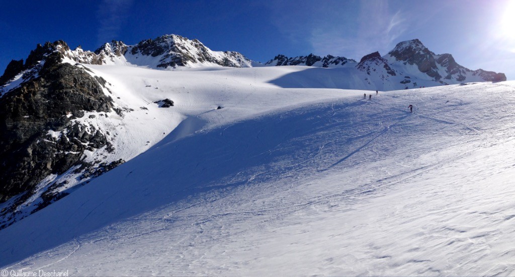 Depuis le Col de Thorens, vue vers le sommet et le glacier de Chavière