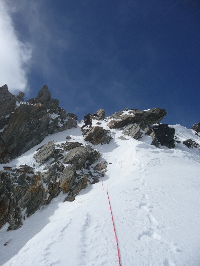 Petits passages techniques : 2 ou 3 longueurs à tirer en montée puis un rappel.