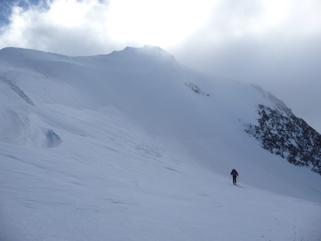 Montée au col des Dômes