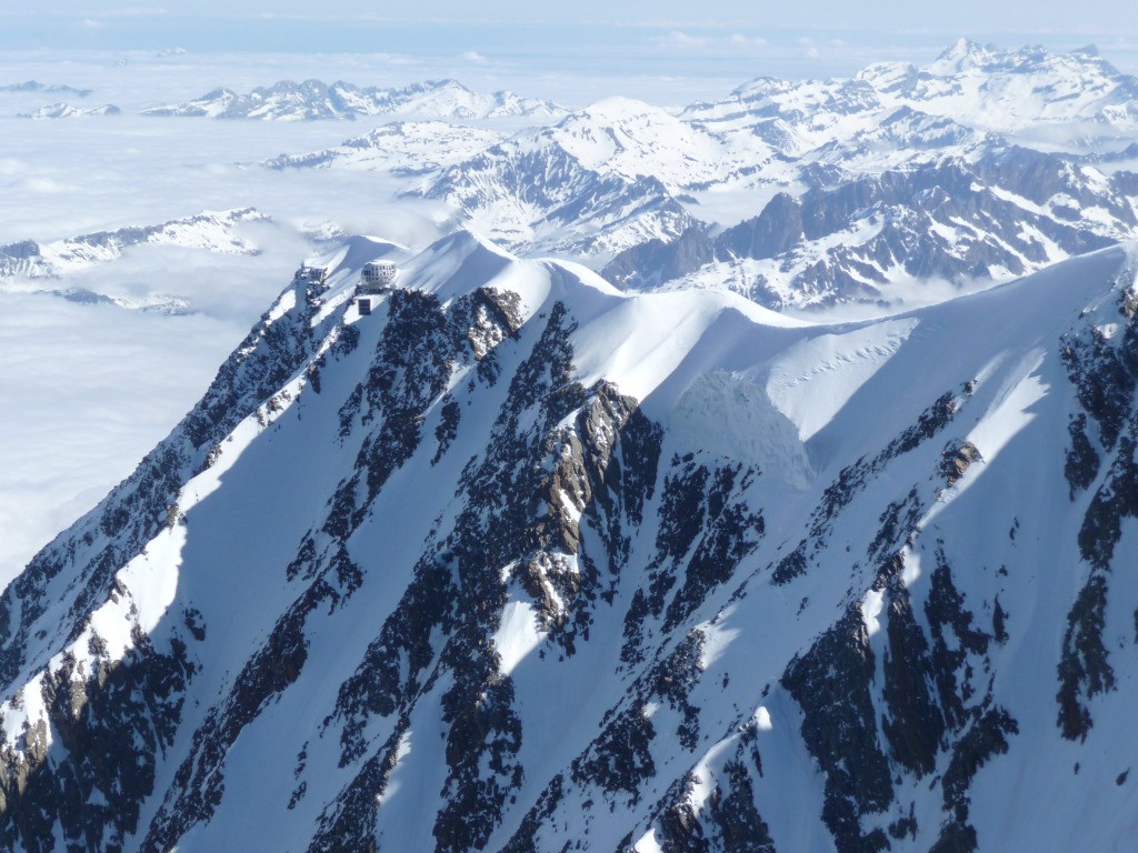 Au loin le refuge du Goûter, objectif du jour