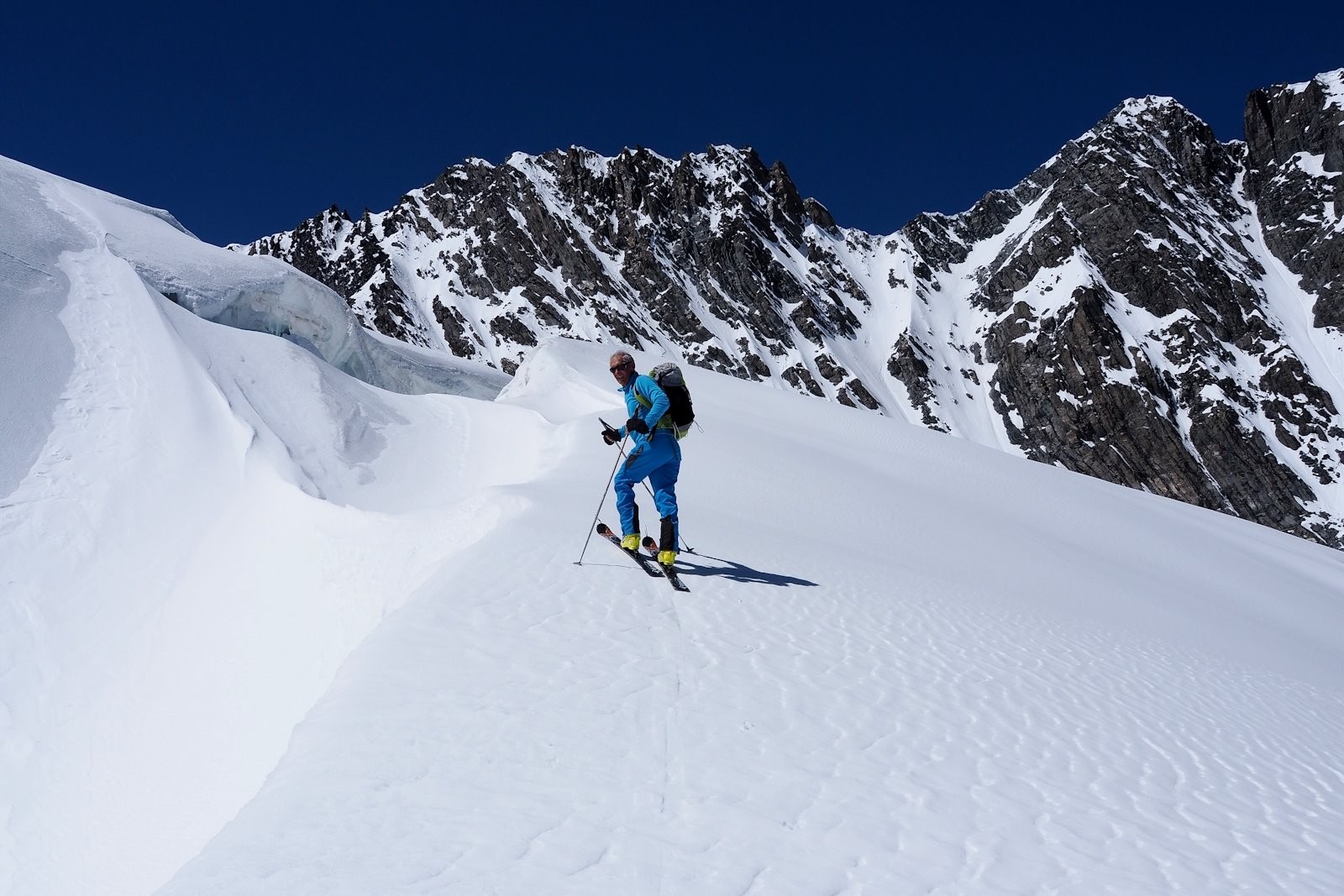 Nombreuse crevasses, mais le cheminement est aisé.