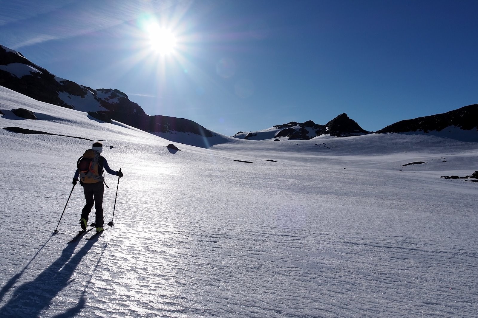 Bonne glisse sur une neige lustrée.