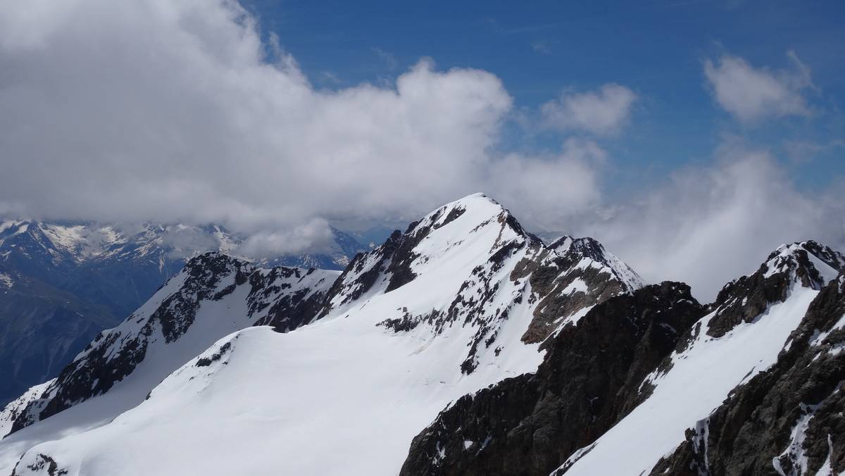 #19 Enfilade de crêtes jusqu Enfilade de crêtes jusqu'au "vrai" culmen du massif... pour 1m seulement !
