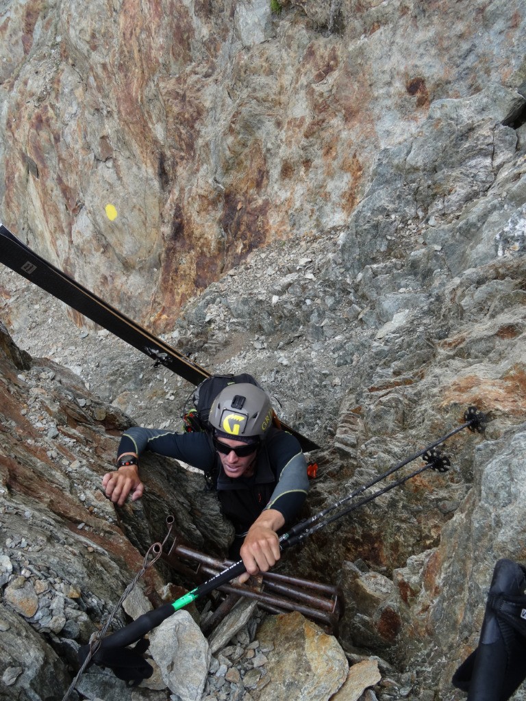 Ju dans l’échelle du petit sentier menant au refuge Gonella 