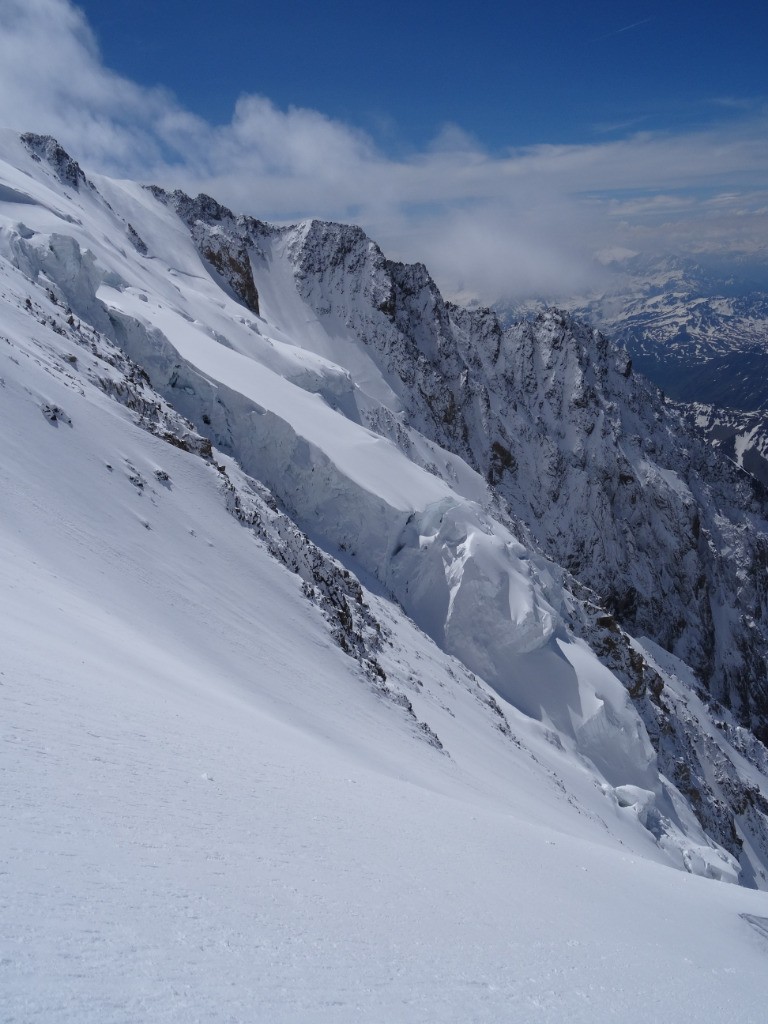 face centrale et le glacier suspendus