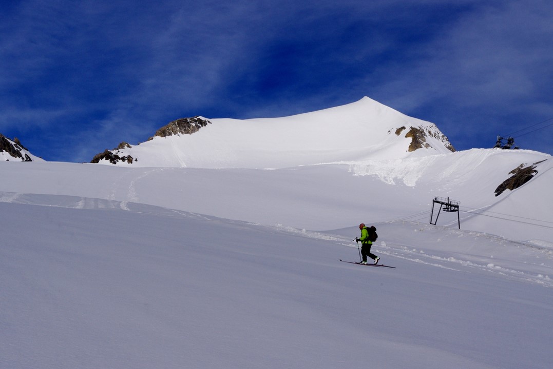 #3 Attitude réflexive du skieur alpiniste... la montée donne à voyager, dans le milieu, et en soi. Attitude réflexive du skieur alpiniste... la montée donne à voyager, dans le milieu, et en soi.