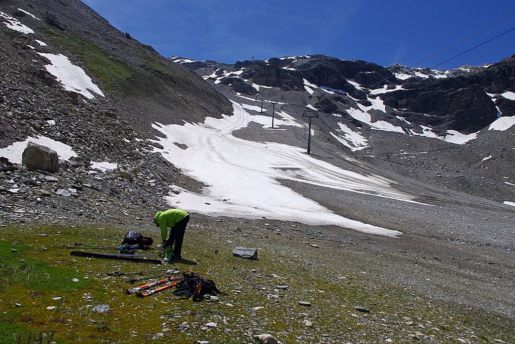 #11 2400... dépose des skis... dans les herbages et les fleurs qui veulent VIVRE. 2400... dépose des skis... dans les herbages et les fleurs qui veulent VIVRE.