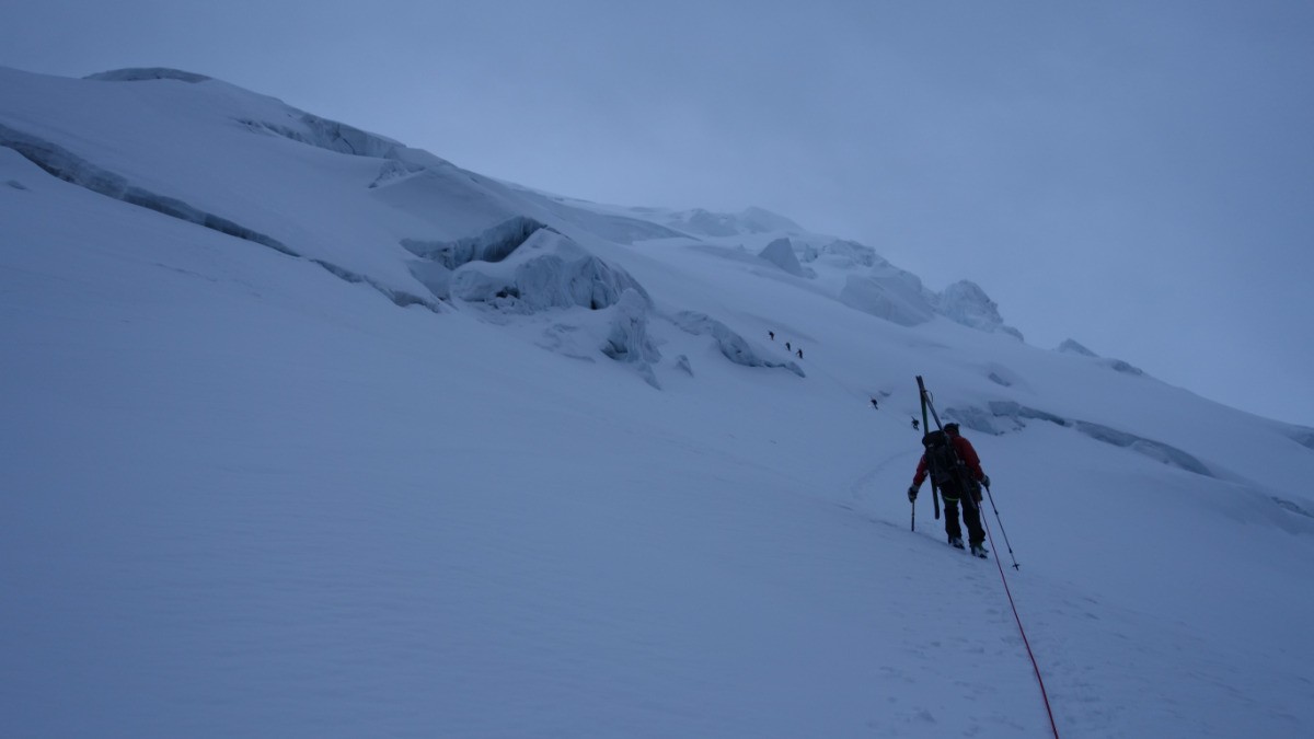 #17 Sur l Sur l'Arête Nord du Dôme avec le mauvais qui pointe