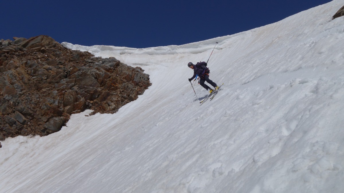 Yves à l'attaque dans le couloir Casati