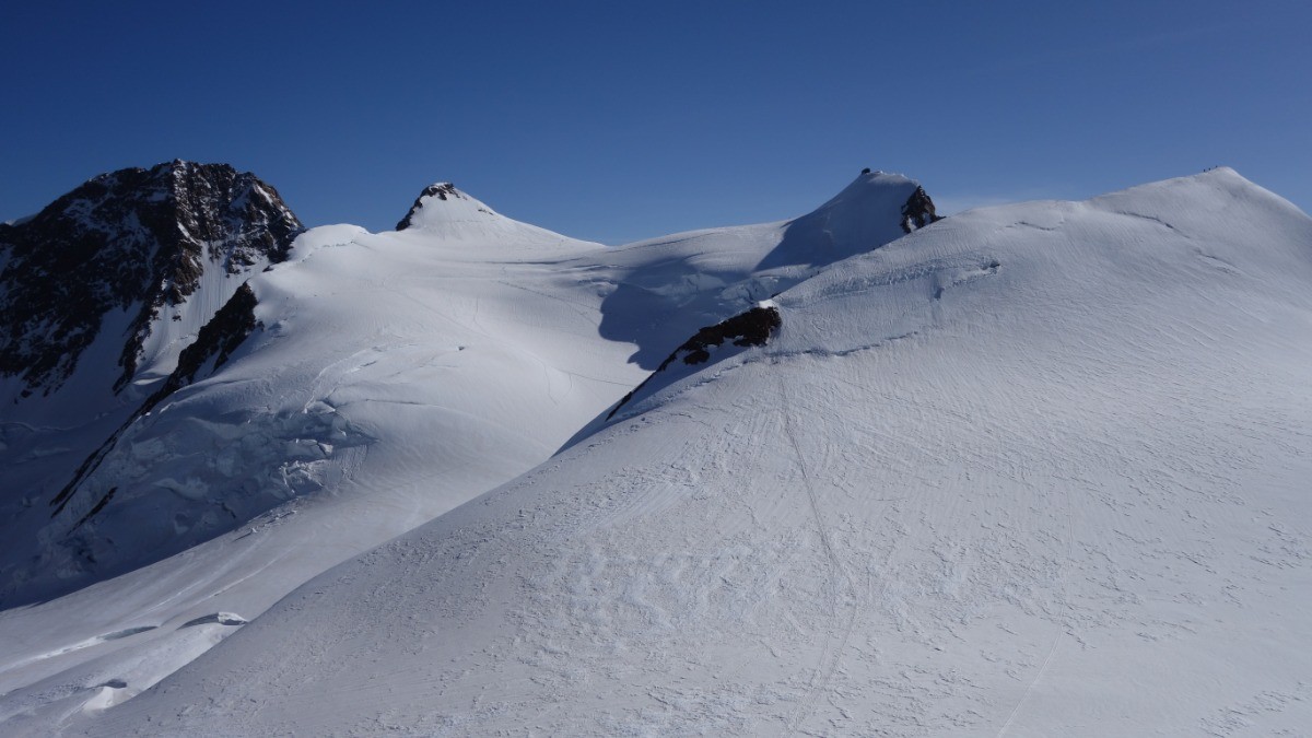 Panorama sur les pointes du Mont Rose