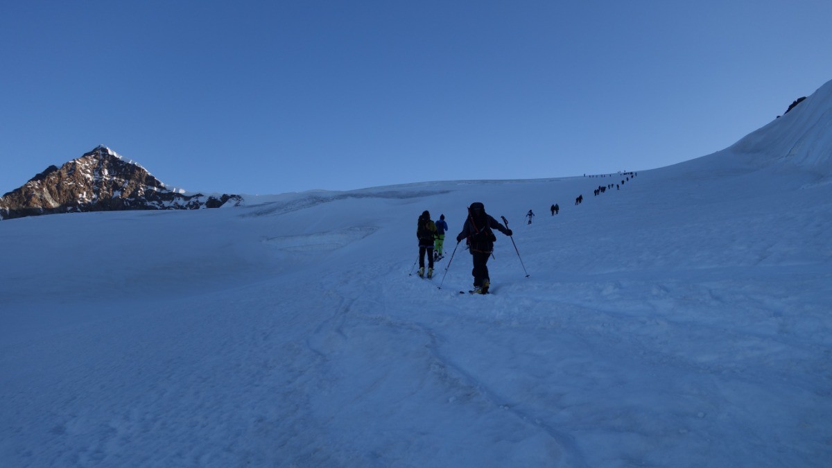 Montée vers le col du Lys