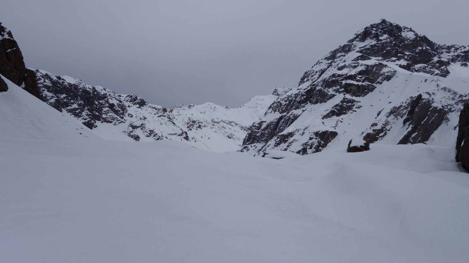 Le Cerro Union (3655m) au fond à gauche et sur la droite au fond, le Cerro Morado (4647m)