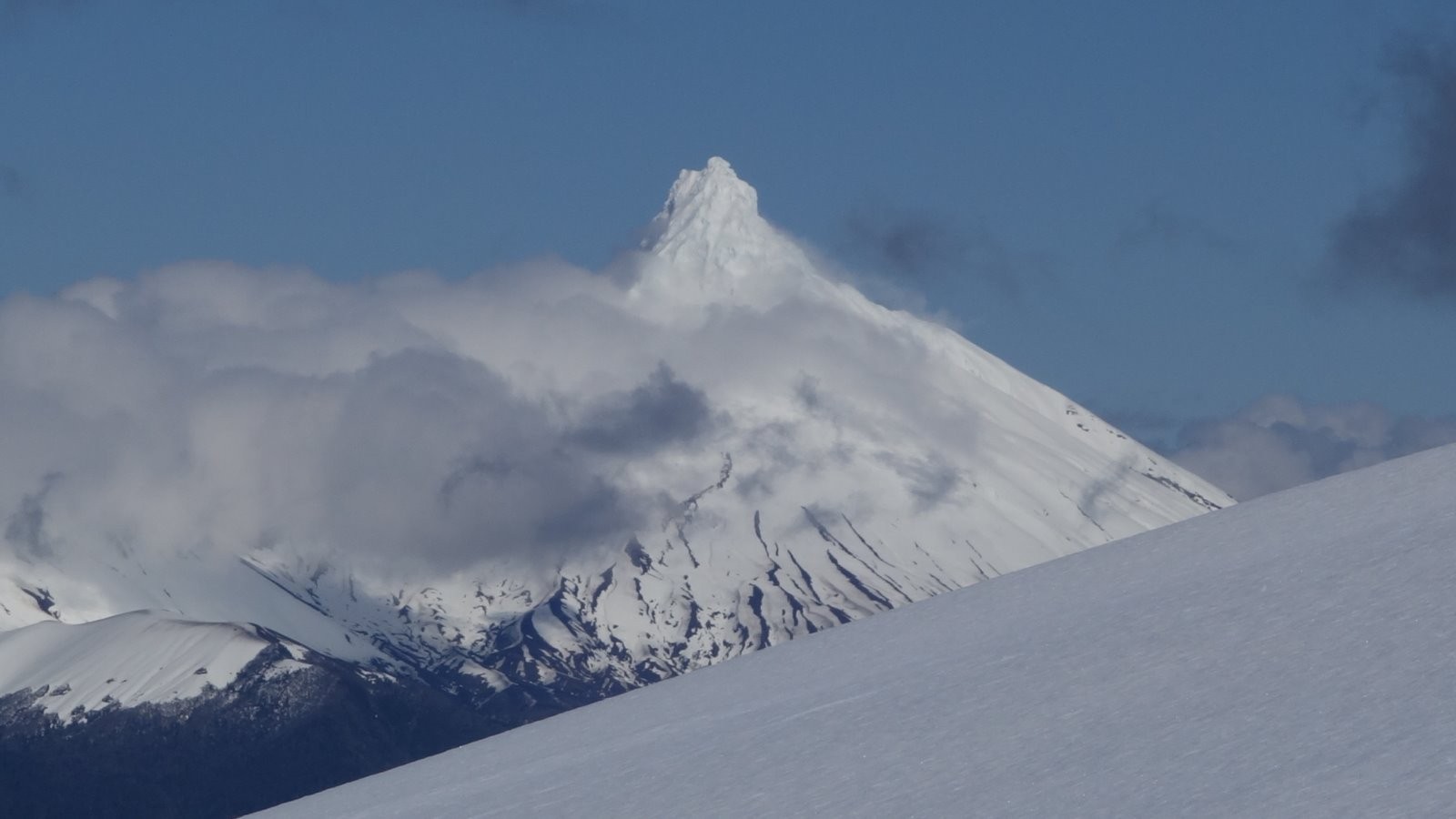 Le Cervin chilien : le volcan Puntiagudo au téléobjectif