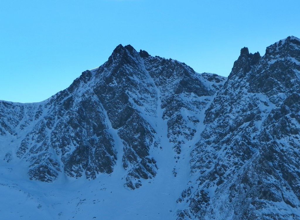 A droite, le couloir skié 