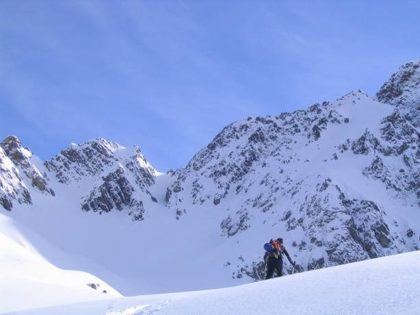 #1 Avant le col : A droite de l Avant le col : A droite de l'éperon rive gauche de la descente du col, le couloir de montée