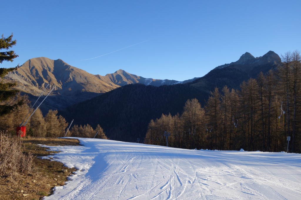 #5 Du sommet de Chatégré, on descend vers les Taillas. vue sur la Rouanne. Du sommet de Chatégré, on descend vers les Taillas. vue sur la Rouanne.