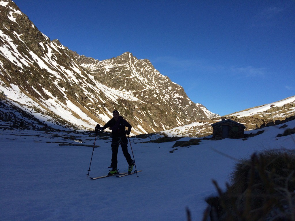 Je laisse mon VTT dans la cabane.